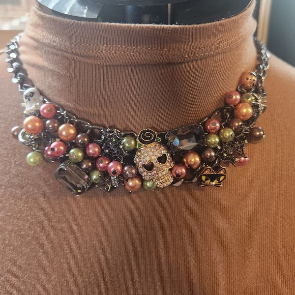 NWT BETSEY JOHNSON Sugar Skull Halloween Statement Bib Necklace - Picture 5 of 5